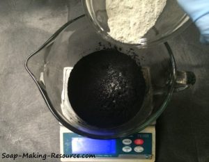 xactivated-charcoal-facial-mask-recipe-adding-the-bentonite-clay.jpg.pagespeed.ic.q_rpkFg6aU