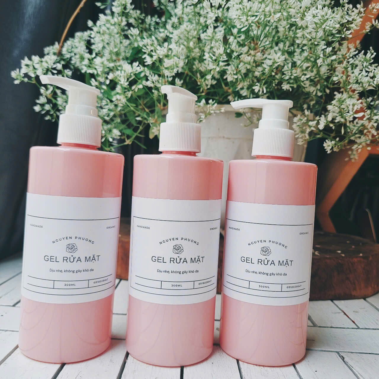 Gel rửa mặt hoa hồng dịu nhẹ